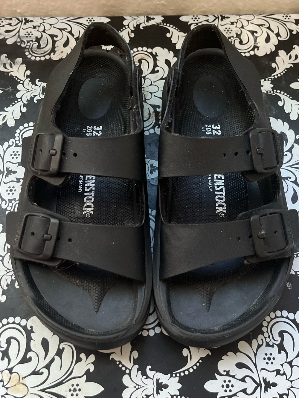 Birkenstock Mogami Birko-flor sandal size 1-1.5 (32)